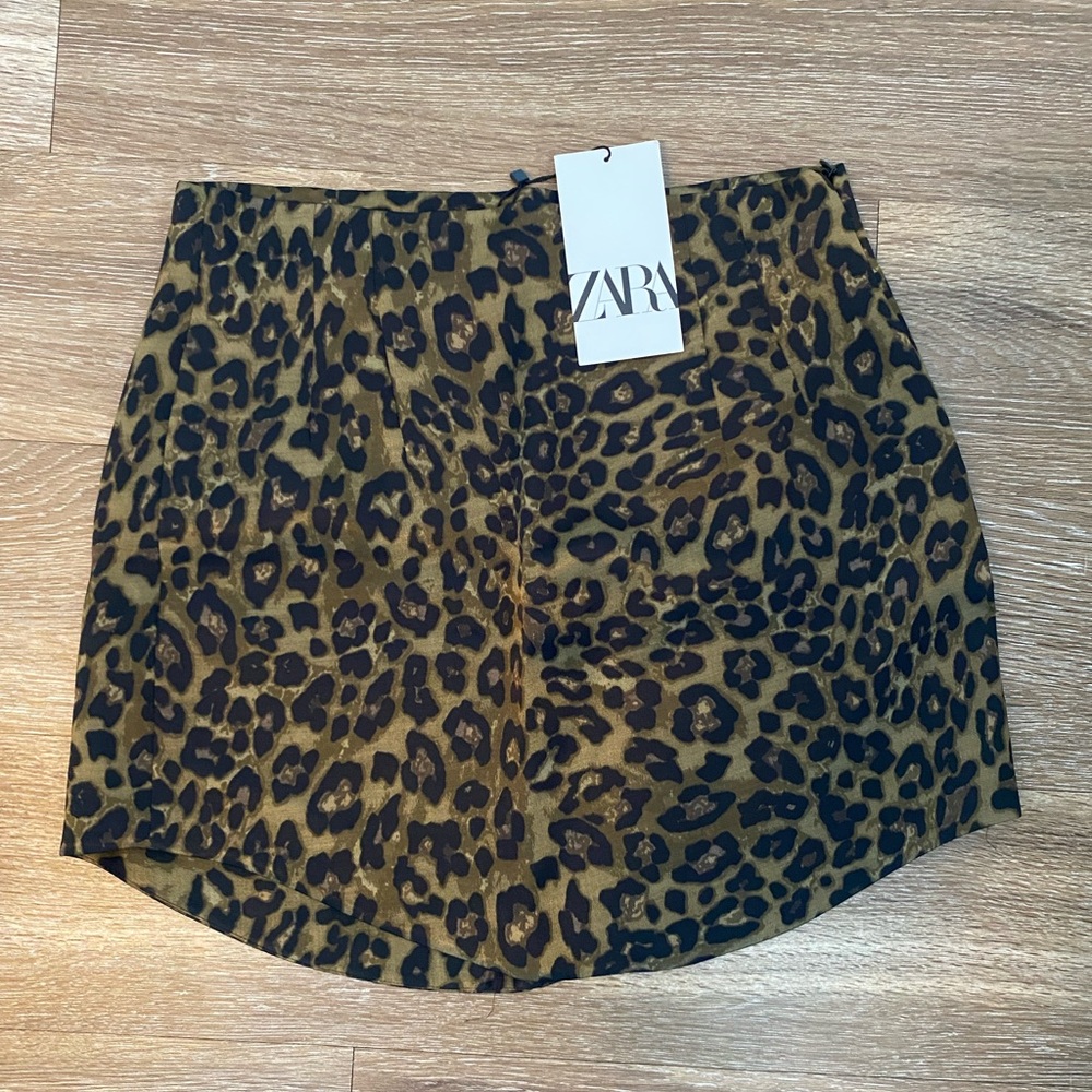 Leopard mini skirt
